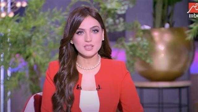 ياسمين عز لسائقة: «هوفر لك فرصة عمل بنفسي»
