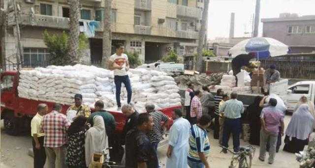 مسئول سابق يكشف مصير السلع المصادرة من المحتكرين «فيديو»