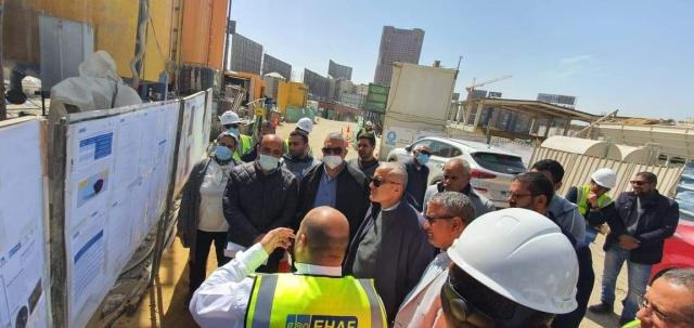 مسئولو ” الإسكان ” يتفقدون مشروعات تطوير مثلث ماسبيرو وسور مجرى العيون