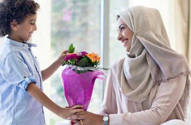 حكم الاحتفال بعيد الأم؟ الإفتاء تجيب