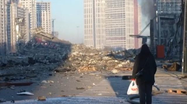 سقوط 8 قتلى.. قصف روسي على مركز تجاري في كييف - فيديو