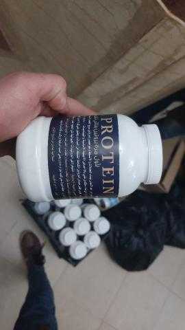 ضبط مركز علاج طبيعي يتاجر في المكملات الغذائية مجهولة المصدر ببني سويف.. صور