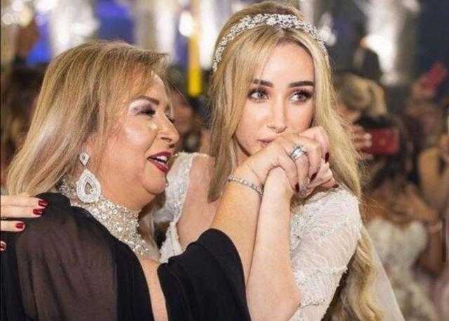 شاهد.. احتفال هنا الزاهد مع والدتها بعيد الأم