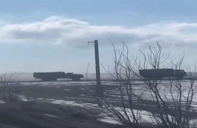 قافلة إمداد روسية تمر عبر خاركيف الأوكرانية - فيديو