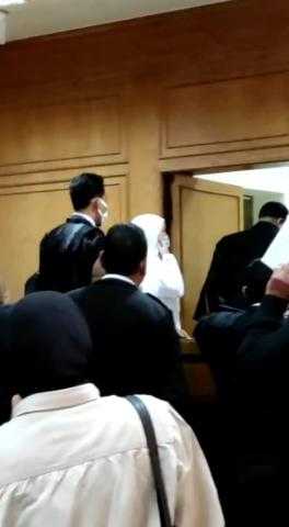 إنهيار حنين حسام بالبكاء خلال محاكمتها بالإتجار في البشر