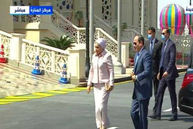 السيسي يصل إلى مقر احتفالية تكريم الأم المثالية