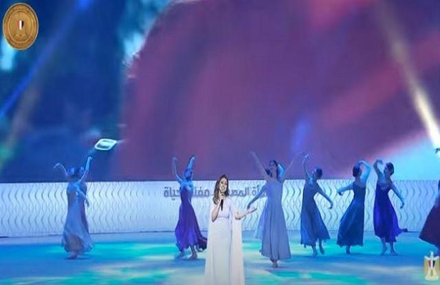 ريهام عبد الحكيم تتألق في أداء «ست الحبايب» باحتفالية تكريم المرأة المصرية