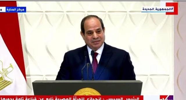 السيسي لإحدى الأمهات: «متزعليش حقك عليا.. هنتصور»