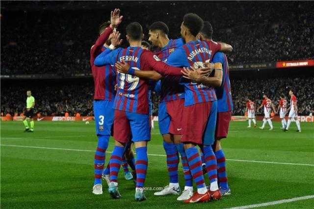 تشيلسي وليفربول يتنافسان على مدافع برشلونة