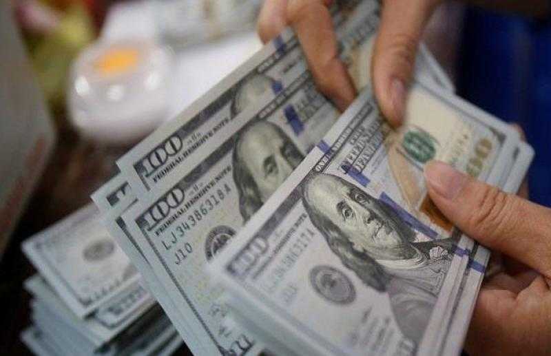 قرار نهائي بشأن تعويم الجنيه أمام الدولار بعد رفع سعر الفائدة 3 %