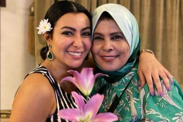 ميرهان حسين لوالدتها: «كل سنة وأنتِ منورة حياتنا»