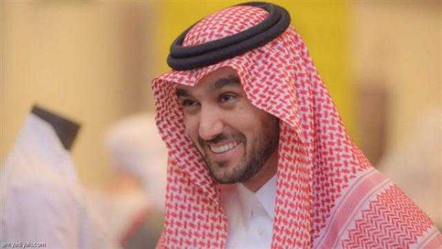 وزير الرياضة السعودي يحتفل بتأهل الصقور إلى كأس العالم