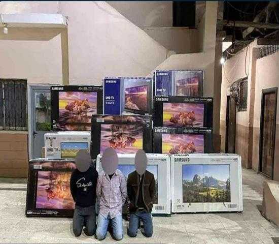 «انتحلوا صفة رجال شرطة».. حبس المتهمين بسرقة شركة