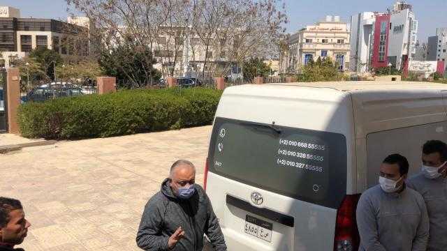 شاهد.. أشرف زكي وسامح الصريطي في جنازة أحمد حلاوة