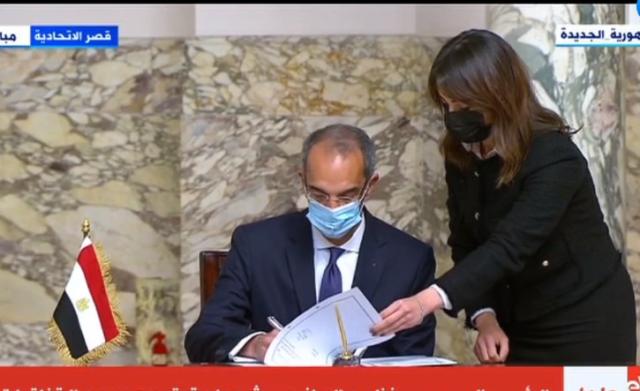 وزير الاتصالات يوقع مذكرة تفاهم في مجال «تكنولوجيا المعلومات» مع رواندا