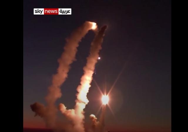 شاهد .. لحظة إطلاق صاروخ من البحر نحو أوكرانيا