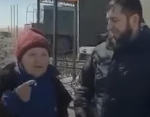 عجوز أوكرانية للقوات الشيشانية: «شكرا للأمهات اللواتي أنجبتكم ».. فيديو