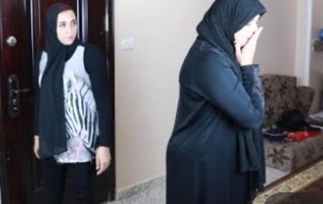 أم تنهار على الهواء: «بنتي ضربتني بعد ما خليتها دكتورة» - فيديو
