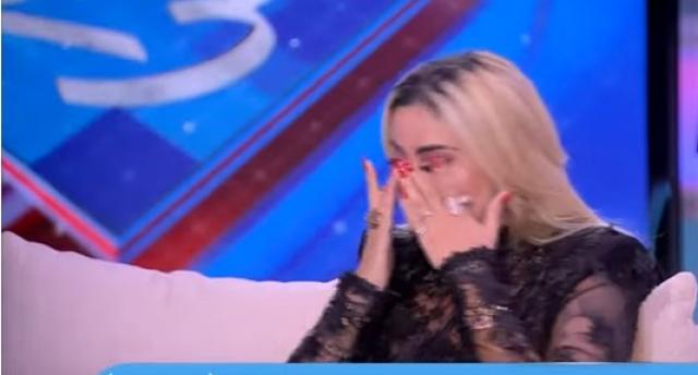 إيناس عز تُبكي ضيفتها على الهواء.. ما القصة؟ «فيديو»