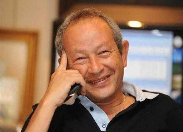 نجيب ساويرس يكشف حقيقة توزيعه للنقود في استاد القاهرة