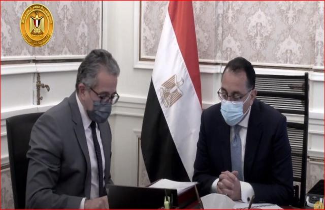 اجتماع رئيس الوزراء مع وزير السياحة لمتابعة موقف السياحة الوافدة لمصر.. «فيديو»