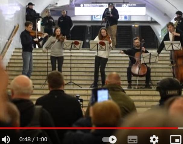 حفل موسيقي داخل محطات مترو أوكرانيا  «فيديو»