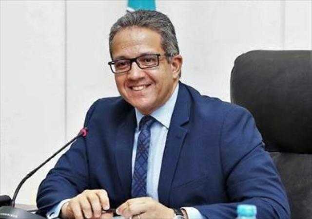 وزير السياحة والآثار يبحث مع قيادات الوزارة الوضع السياحي الراهن وخطط العمل خلال الفترة المقبلة