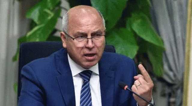 القطر دا بتاع أبوك.. وزير النقل يفقد أعصابه خلال مداخلة هاتفية على الهواء «فيديو»