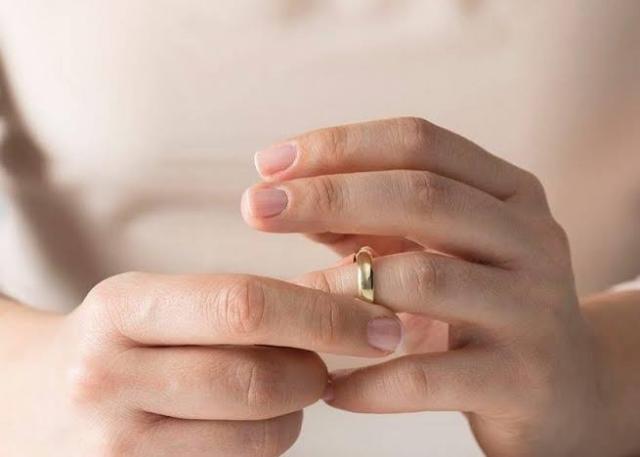 زوجة في دعوى خلع: أهله رافضين أن أقفل باب شقتي عليا