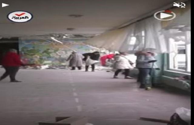 بعد هدوء القصف.. أوكرانيون يسارعون لتنظيف مدرسة «فيديو»