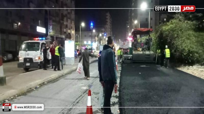 استمرار أعمال الرصف بطريق سوهاج أخميم بطول 2.5 كيلومتر