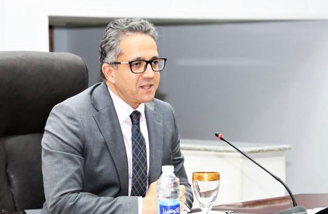 وزير السياحة والآثار