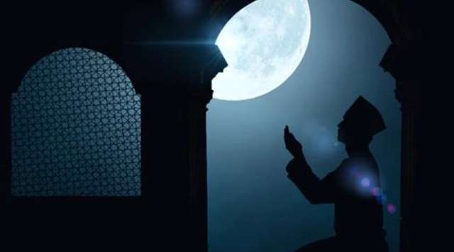 مسلم يدعو الله