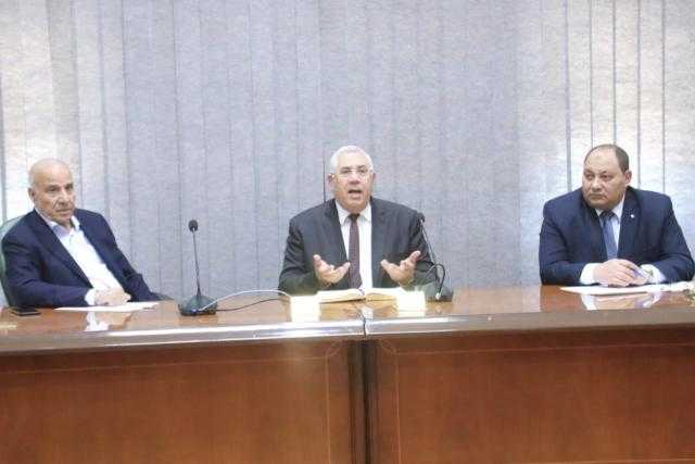 «القصير» يبحث مع اتحاد الدواجن تنفيذ الزراعة التعاقدية لمحصول الذرة الموسم القادم
