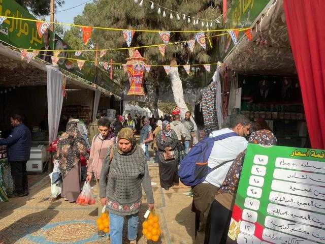 إقبال كبير من المواطنين على خير مزارعنا لأهالينا ومعرض التمور