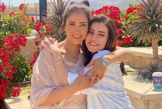 شاهد.. سارة الشامي تستأنف تصوير «وجوه» برفقة حنان مطاوع
