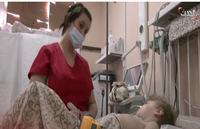 طفل أوكراني مصاب لا يتوقف عن البكاء ويسأل: أين أبي؟ «فيديو»