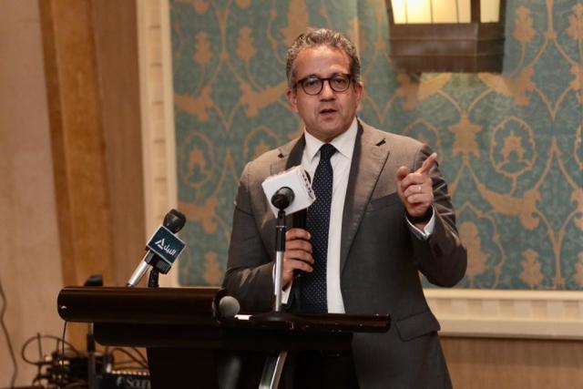 وزيرا الآثار والطيران يشاركان في ندوة جمعية الكتاب السياحيين المصريين