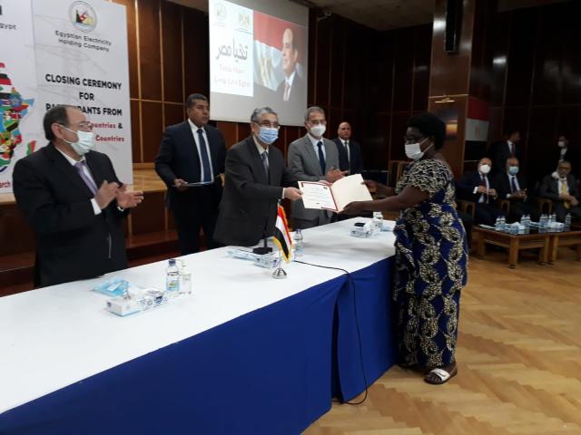 وزير الكهرباء يشهد تخريج دفعة جديدة لتدريب كوادر بشرية افريقية