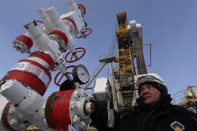 ألمانيا تُصر على شراء النفط الروسي بالدولار أو اليورو