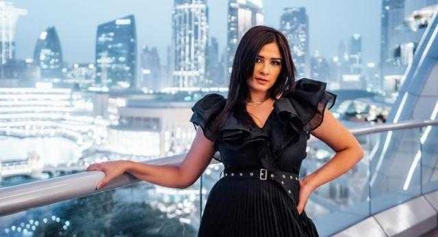 ياسمين عبد العزيز تشوق جمهورها لمفاجأة في الموسم الرمضاني.. فيديو