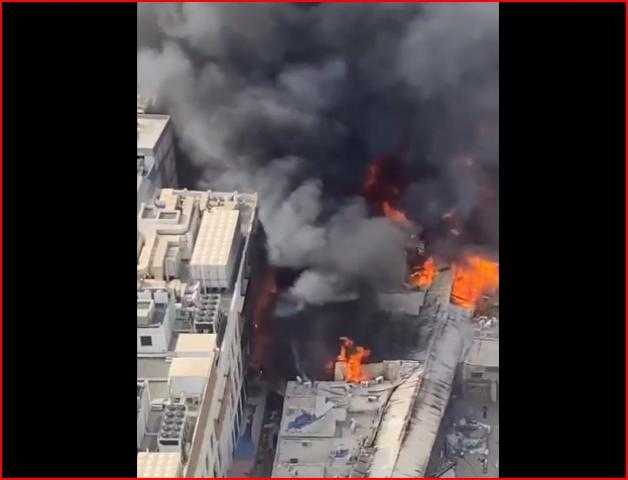 لحظة اشتعال حريق بمحال تجارية في الكويت «فيديو»