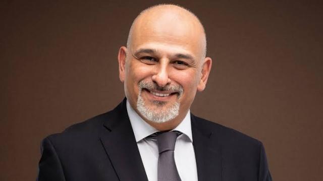 جمال سليمان يضع نجله في مأزق بعد اجباره على دراسة الهندسة