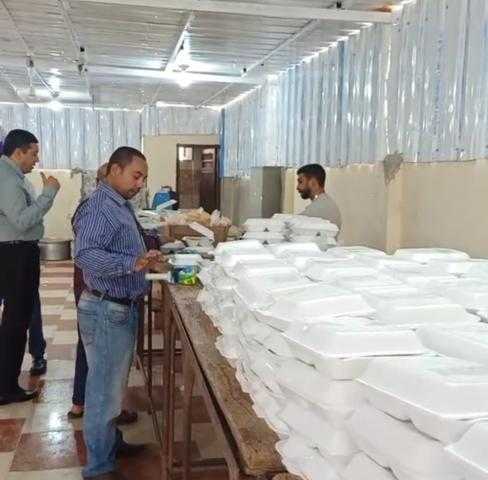 «مطبخ الخير» بمسجد الفتح يقدم 1000 وجبة إفطار ساخنة يوميًا لفقراء نجع حمادي