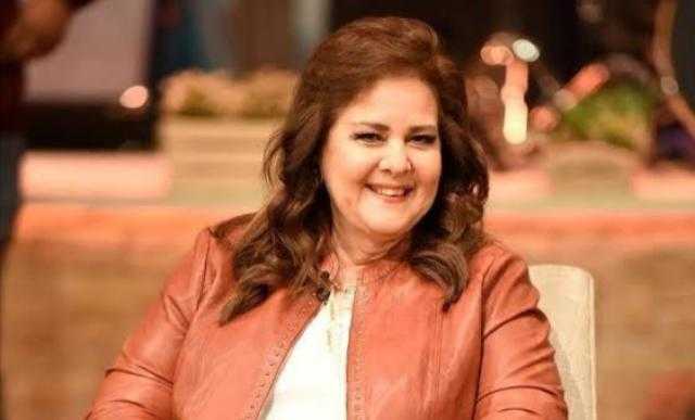 فريق عمل «في بيتنا روبوت» يهدي الحلقة الأولى للراحلة دلال عبد العزيز