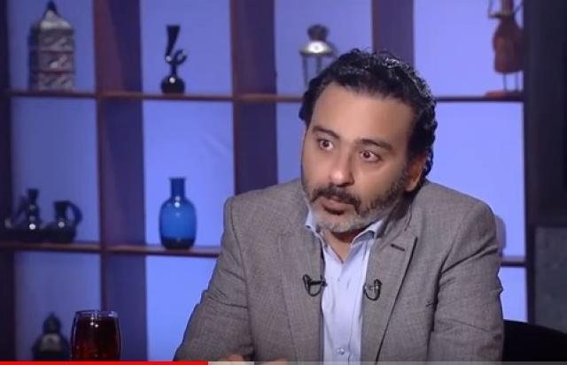 كنت السبب في موتها.. أحمد عزمي يروي اللحظات الأخيرة في حياة والدته