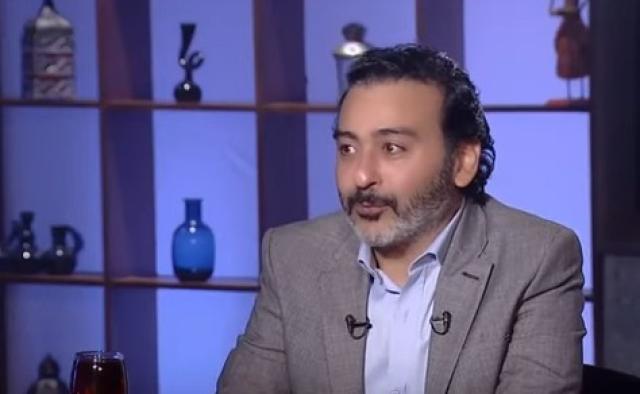 أحمد عزمي: 3 فنانات وقفوا جنبي في محنتي  «فيديو»