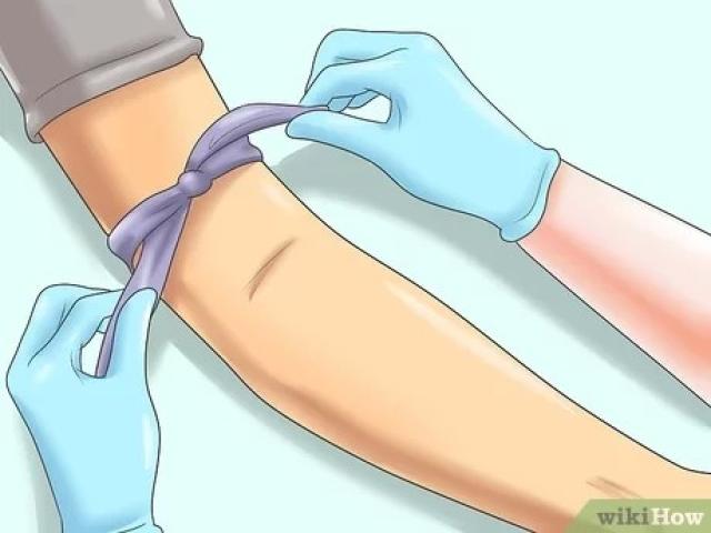 هل إعطاء المريض محلول عن طريق الوريد يُؤثِّر على صحة الصيام؟