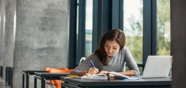 «السر في صلاة التراويح».. الكشف عن الوقت المثالي للمذاكرة خلال شهر رمضان