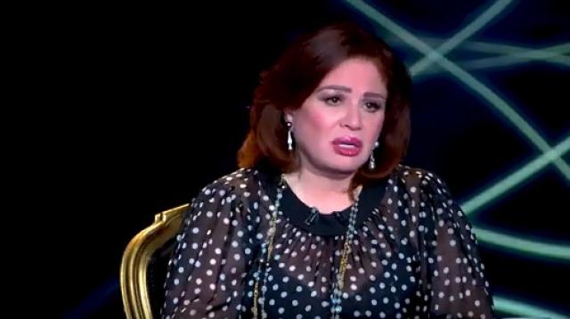ردت عن ارتدائها الحجاب.. إلهام شاهين: إبراهيم عيسى بيخاطب عقلي